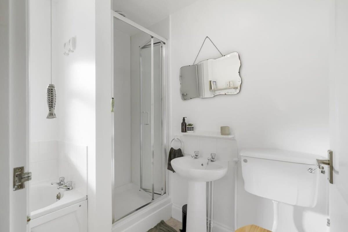 Bright W Parking & Distant Sea Views Minehead