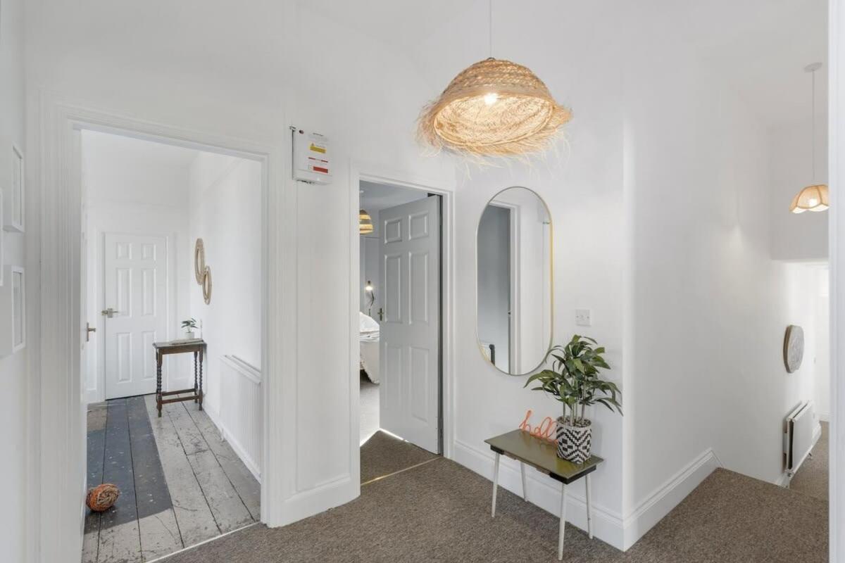 Apartment Bright W Parking & Distant Sea Views *