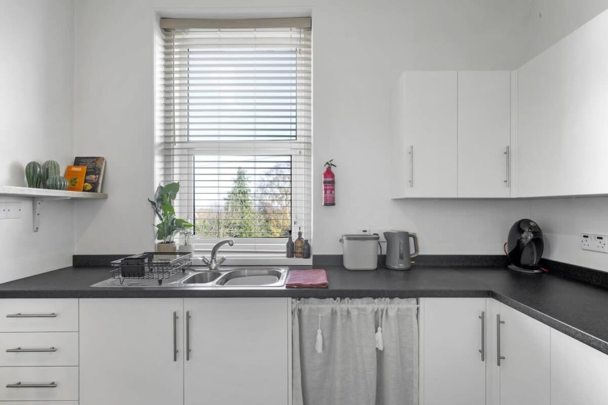 Apartment Bright W Parking & Distant Sea Views