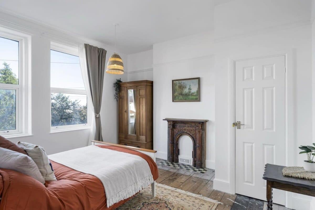 Bright W Parking & Distant Sea Views * Minehead