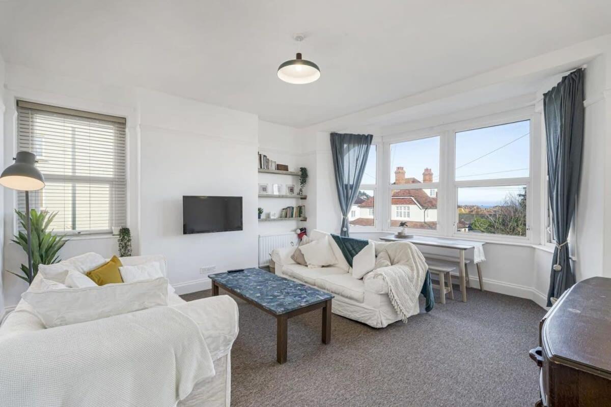 Bright W Parking & Distant Sea Views Minehead